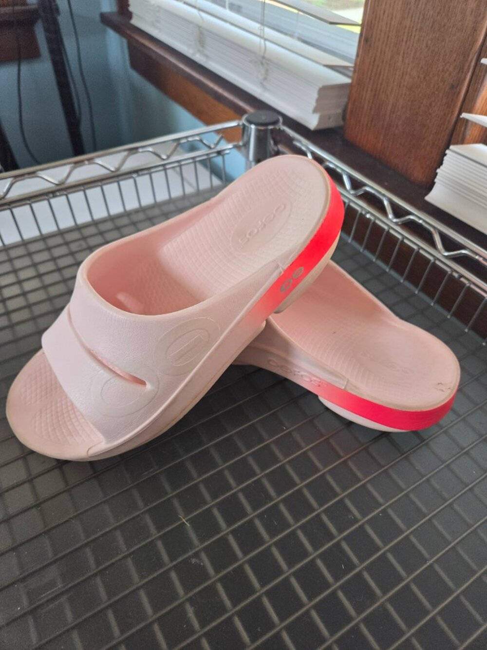 OOFOS OOahh Slide Size 9 Womens Blush Pink OOfoam Recovery Sandals Cushioned